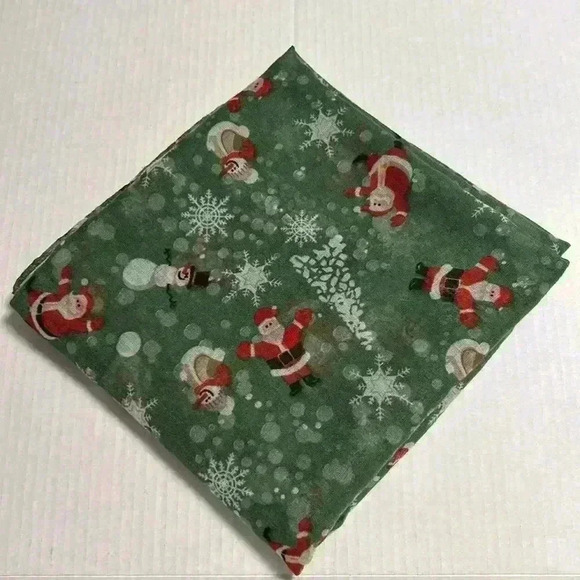 100% Viscose Scarf Santa Snowflakes Snowman Print Lightweight Versatile Festive - Picture 1 of 5